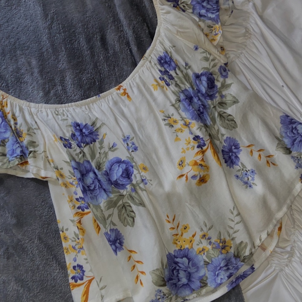 Forever21 off the shoulder floral top 🧚🏽‍♂️